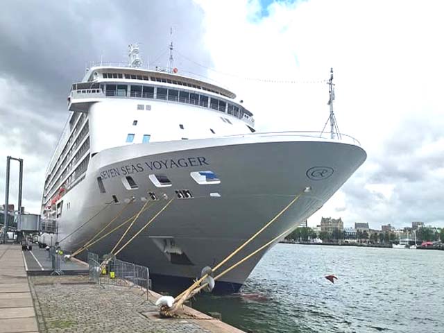 Seven Seas Voyager in Rotterdam